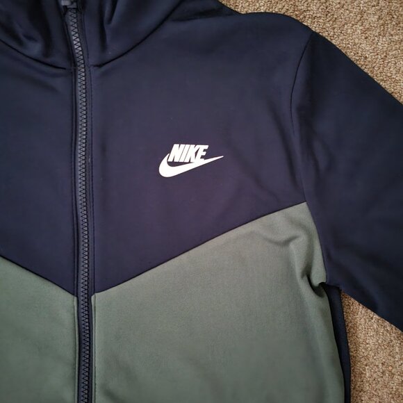 Nike track suit - Picture 3 of 8